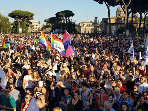 Roma manifesti omofobi contro il Gay Pride